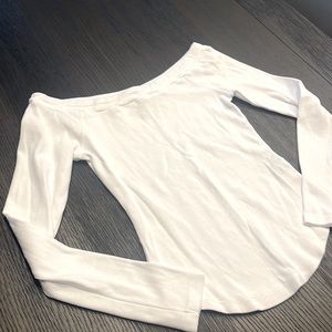 Frame cold shoulder top